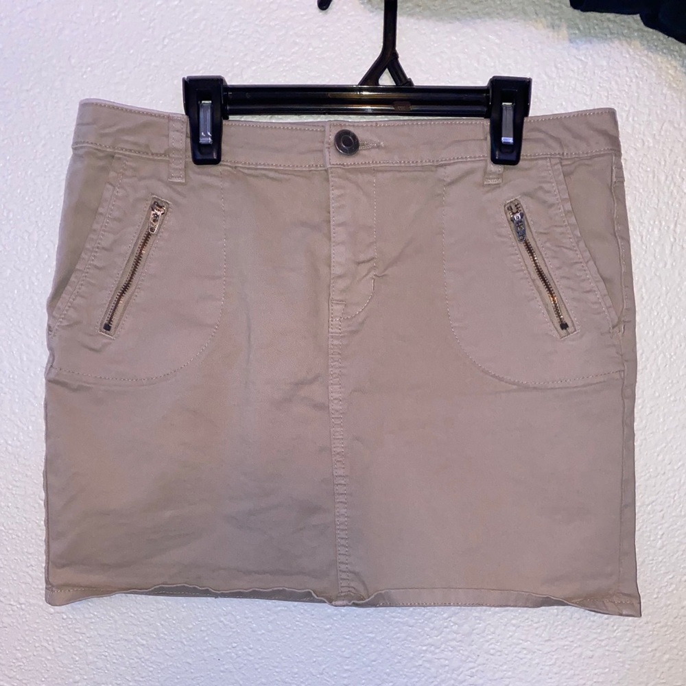 BRAND NEW Beige Gap Stretch Mini Skirt ✨